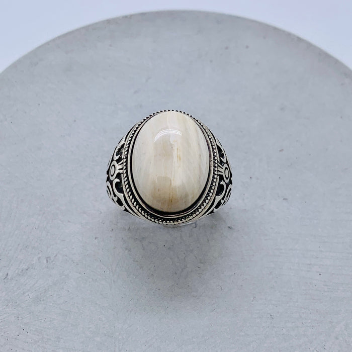 The White Agate Ring