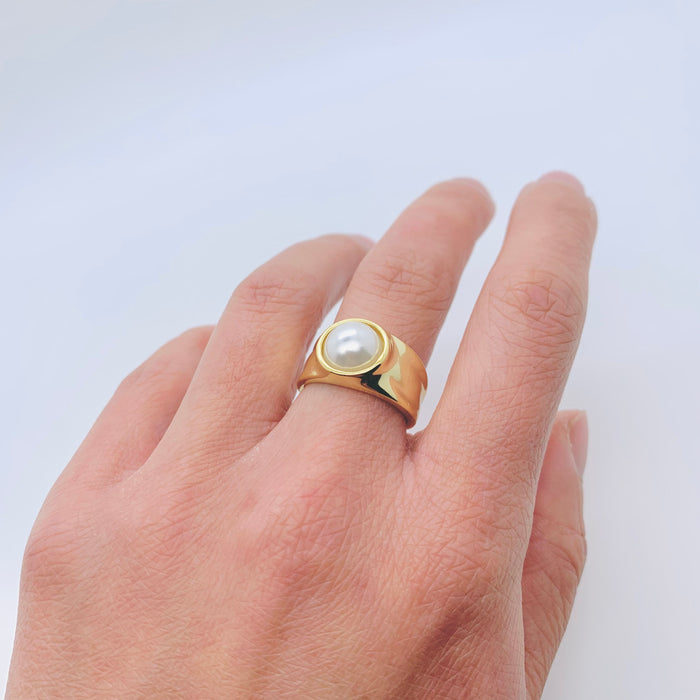 The Round Pearl Ring