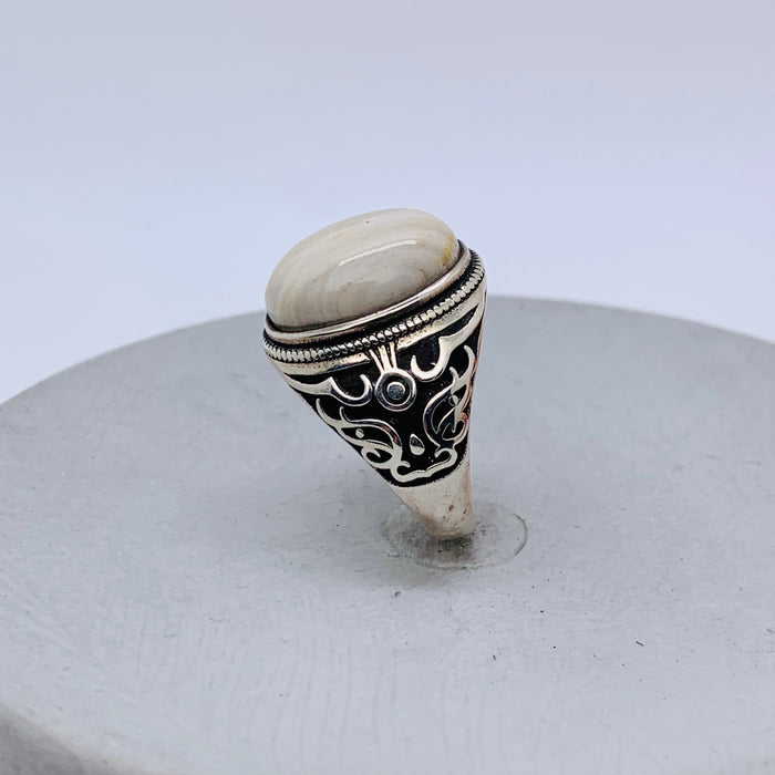 The White Agate Ring