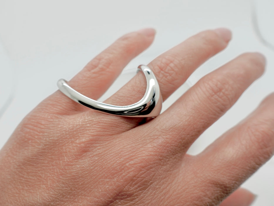 The Fluid Double Finger Ring