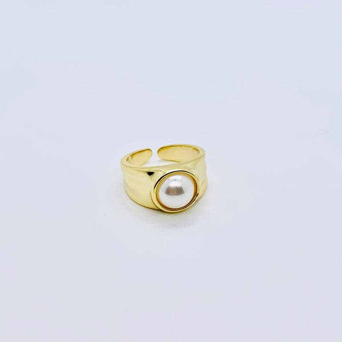 The Round Pearl Ring