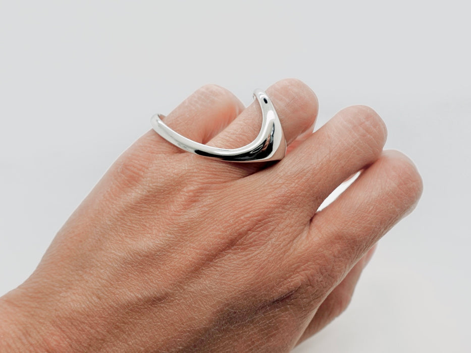 The Fluid Double Finger Ring