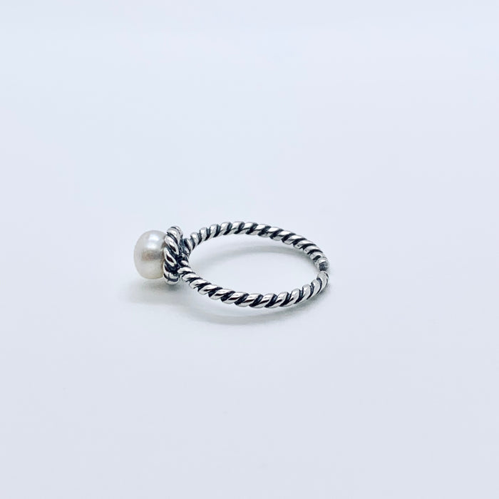 Fresh Water Pearl Ring With Twisted Wire Band