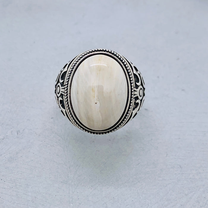 The White Agate Ring