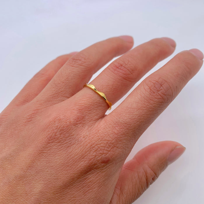 The Tiny Wave Stacking Ring