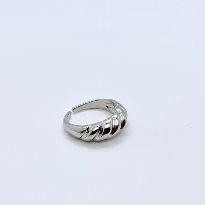 Twisted Arc Ring