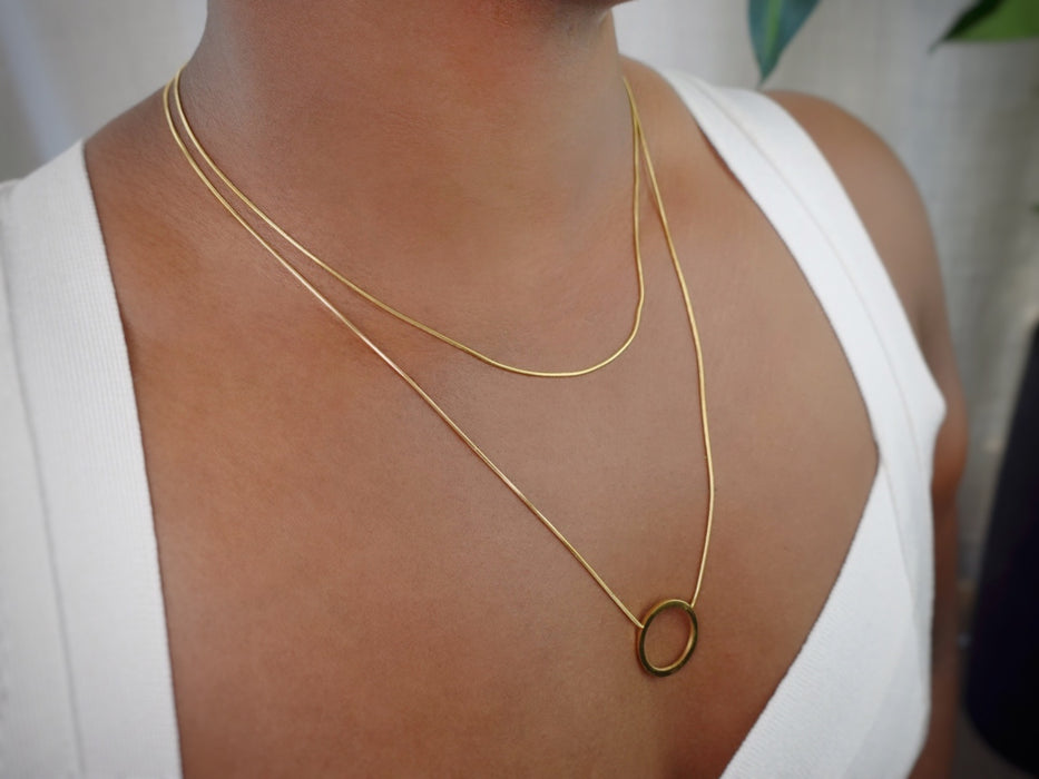 The Double Snake Chain With Circle Pendant