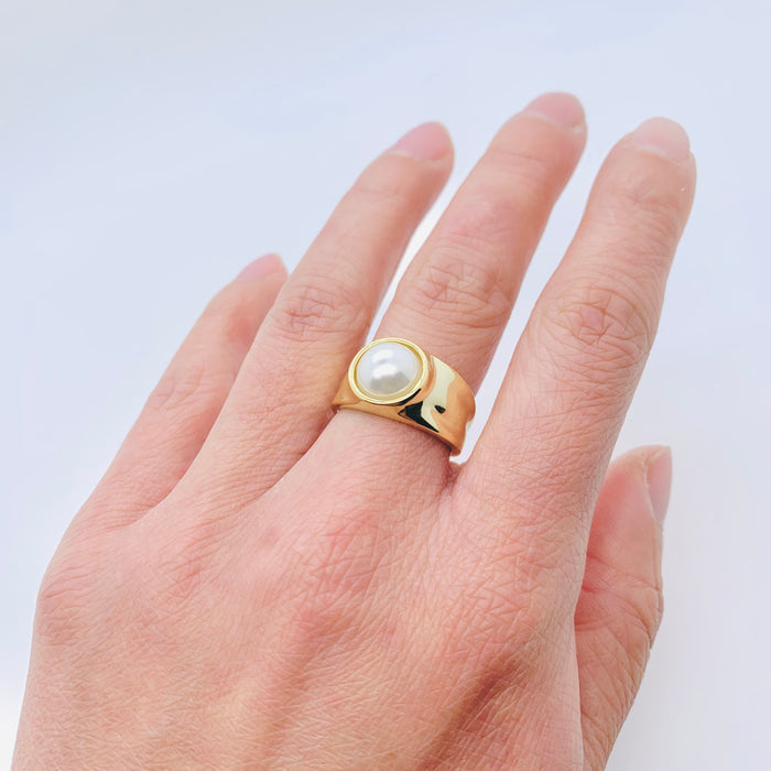 The Round Pearl Ring