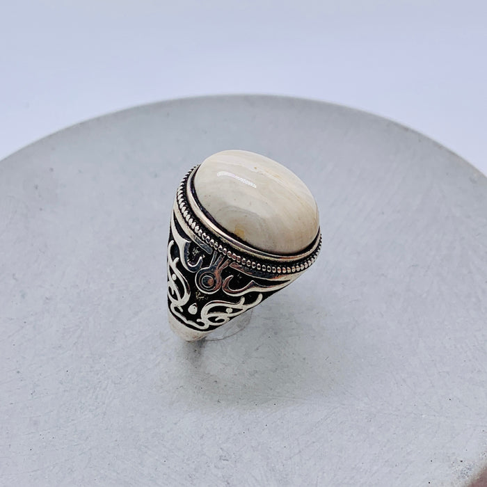 The White Agate Ring